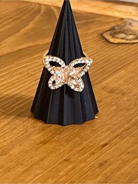 Gold tone band marquise cut pink crystal & clear rhinestone butterfly size 7